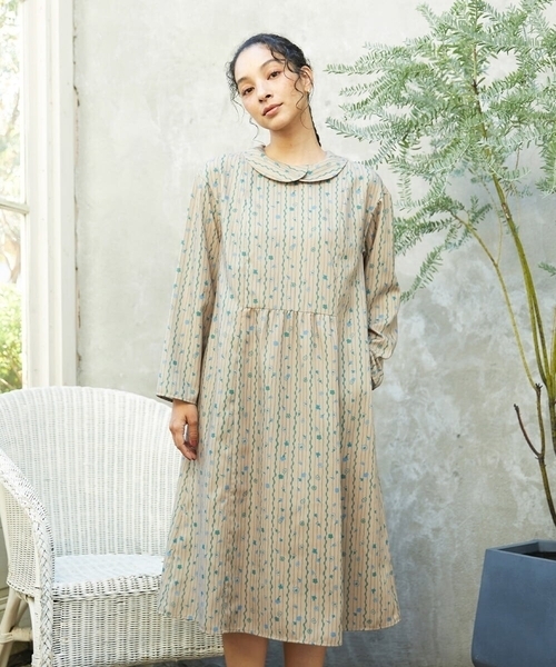 Escala de floral プリントワンピース