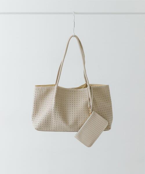 RODE SKO（ロデスコ）の「ポーチ付パンチングラージトートバッグ（トートバッグ・レディース・アイボリー/ブラウン・ONE）」の2枚目の写真