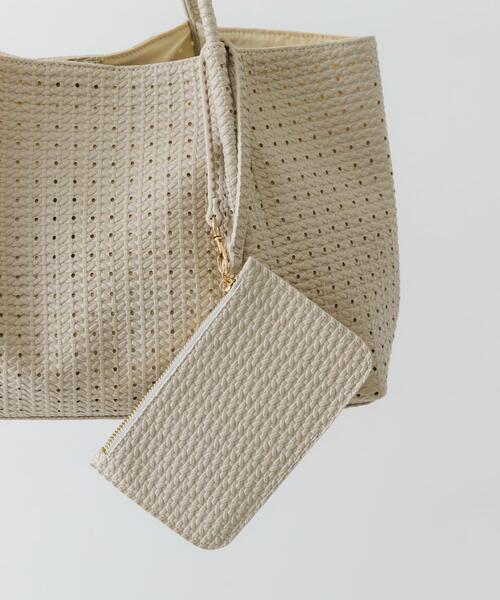 RODE SKO（ロデスコ）の「ポーチ付パンチングラージトートバッグ（トートバッグ・レディース・アイボリー/ブラウン・ONE）」の19枚目の写真