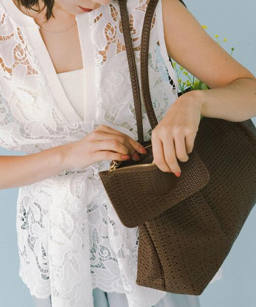 RODE SKO（ロデスコ）の「ポーチ付パンチングラージトートバッグ（トートバッグ・レディース・アイボリー/ブラウン・ONE）」の4枚目の写真