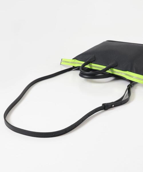 PIENI(ピエニ)の「PIENI MINI BRIEF(ショルダーバッグ・メンズ・ブラック/ピンク/グリーン・ONE)」の11枚目の写真