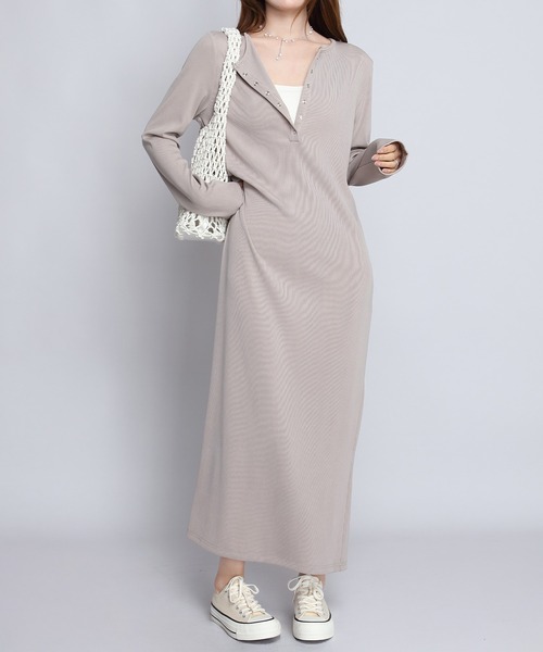 by LEGNA（バイレグナ）の「【選べる丈感】リブマキシヘンリーネックワンピース（ワンピース・レディース・グレイッシュベージュ/ブラック/ダークグレー/杢グレー・L-Regular/M-Regular/L-Short/M-Short/L-Long/M-Long）」の4枚目の写真