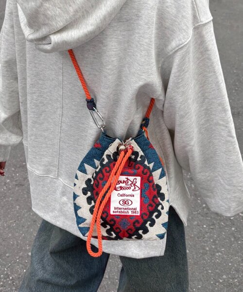 CIAOPANIC TYPY(チャオパニックティピー)の「【SOUNDSGOOOOD】ゴブラン巾着バッグ(ショルダーバッグ・レディース・ブラック/アイボリー・ONE SIZE)」の1枚目の写真
