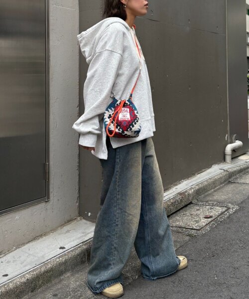 CIAOPANIC TYPY(チャオパニックティピー)の「【SOUNDSGOOOOD】ゴブラン巾着バッグ(ショルダーバッグ・レディース・ブラック/アイボリー・ONE SIZE)」の7枚目の写真