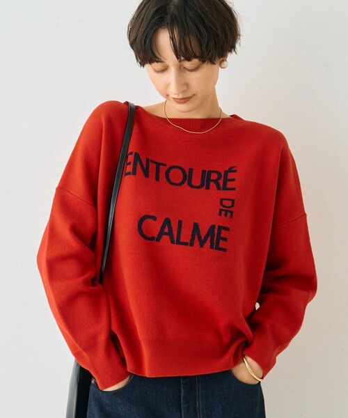 EMMA ROUGE VIF(エマルージュヴィフ)の「【2026SS新作】ジャガードロゴニット ENTOURE DE CALME/春服/レイヤードトップス/ボートネック/手洗い可能/大人カジュアル(ニット/セーター・レディース・ベージュ/レッド/サックスブルー・フリー)」の1枚目の写真