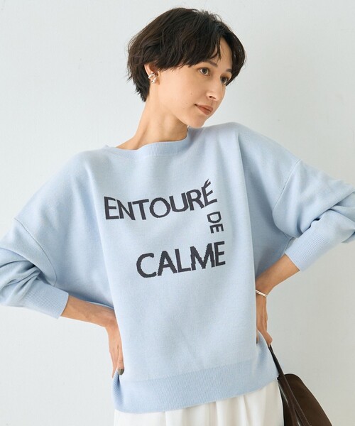 EMMA ROUGE VIF(エマルージュヴィフ)の「【2026SS新作】ジャガードロゴニット ENTOURE DE CALME/春服/レイヤードトップス/ボートネック/手洗い可能/大人カジュアル(ニット/セーター・レディース・ベージュ/レッド/サックスブルー・フリー)」の3枚目の写真