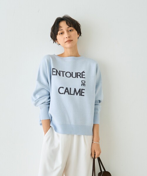 EMMA ROUGE VIF(エマルージュヴィフ)の「【2026SS新作】ジャガードロゴニット ENTOURE DE CALME/春服/レイヤードトップス/ボートネック/手洗い可能/大人カジュアル(ニット/セーター・レディース・ベージュ/レッド/サックスブルー・フリー)」の6枚目の写真