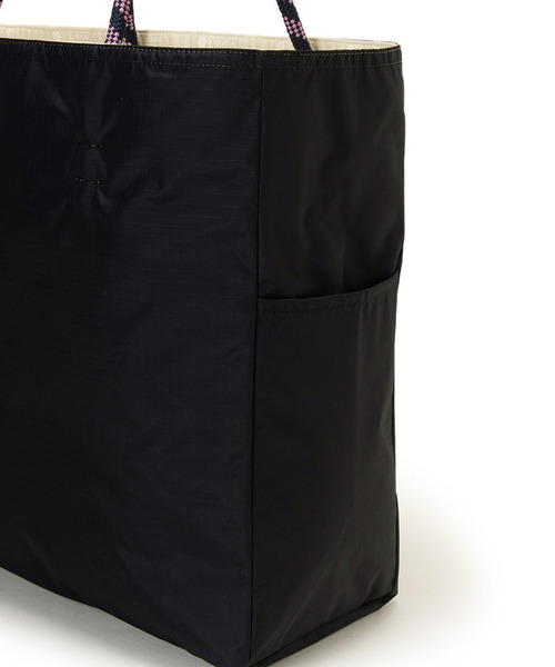LeSportsac(レスポートサック)の「LARGE 2 WAY TOTE 2ウェイビスケットベージュ/ディープシー(トートバッグ・レディース・ベージュ・FREE)」の4枚目の写真