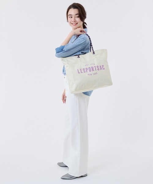 LeSportsac(レスポートサック)の「LARGE 2 WAY TOTE 2ウェイビスケットベージュ/ディープシー(トートバッグ・レディース・ベージュ・FREE)」の12枚目の写真