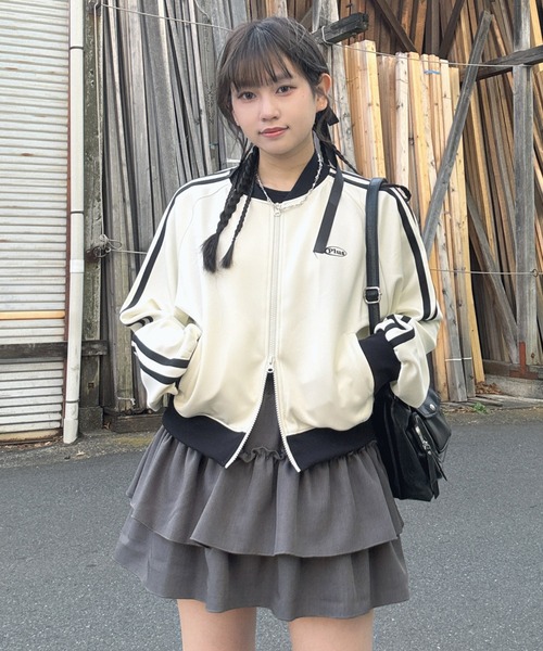 AS KNOW AS plus（アズノゥアズプラス）の「〇ワンポイントロゴ刺繍 サイドライン入り クロップド丈 Wジップトラックジャケット【UNISEX ITEM】（ジャージ・レディース・アイボリー系/ブラウン系/サックスブルー系・FREE）」の3枚目の写真