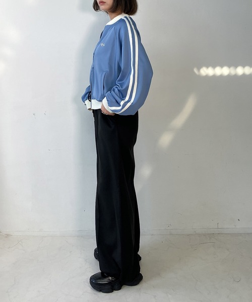 AS KNOW AS plus（アズノゥアズプラス）の「〇ワンポイントロゴ刺繍 サイドライン入り クロップド丈 Wジップトラックジャケット【UNISEX ITEM】（ジャージ・レディース・アイボリー系/ブラウン系/サックスブルー系・FREE）」の15枚目の写真