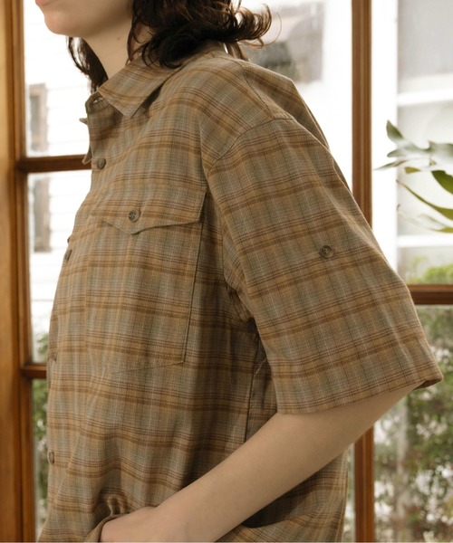 Zooodle(ズードル)の「Tab sleeve check shirt - タブスリーブ半袖チェックシャツ -(シャツ/ブラウス・メンズ・レッド/ブルー・MEDIUM/LARGE)」の5枚目の写真