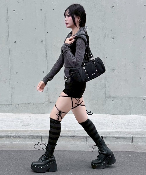 Never mind the XU / Chikashitsu+（ネバーマインド ザ エックスユー / チカシツプラス）の「【nmtc+】zip high neck long sleeve / 【エヌエムティーシープラス】ジップハイネックロングスリーブ（Tシャツ/カットソー・レディース・ブラック・ONE SIZE）」の19枚目の写真