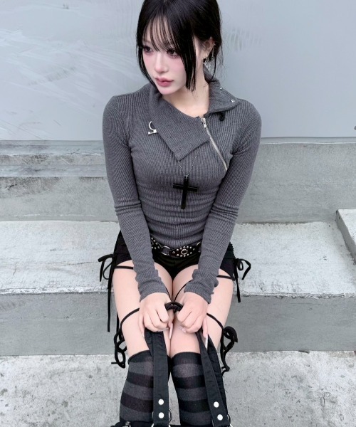 Never mind the XU / Chikashitsu+（ネバーマインド ザ エックスユー / チカシツプラス）の「【nmtc+】zip high neck long sleeve / 【エヌエムティーシープラス】ジップハイネックロングスリーブ（Tシャツ/カットソー・レディース・ブラック・ONE SIZE）」の15枚目の写真