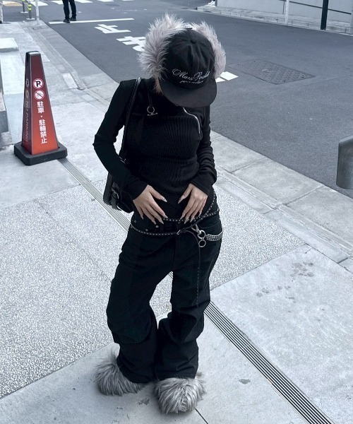 Never mind the XU / Chikashitsu+（ネバーマインド ザ エックスユー / チカシツプラス）の「【nmtc+】zip high neck long sleeve / 【エヌエムティーシープラス】ジップハイネックロングスリーブ（Tシャツ/カットソー・レディース・ブラック・ONE SIZE）」の2枚目の写真