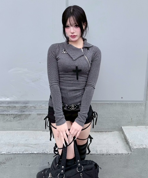 Never mind the XU / Chikashitsu+（ネバーマインド ザ エックスユー / チカシツプラス）の「【nmtc+】zip high neck long sleeve / 【エヌエムティーシープラス】ジップハイネックロングスリーブ（Tシャツ/カットソー・レディース・ブラック・ONE SIZE）」の20枚目の写真