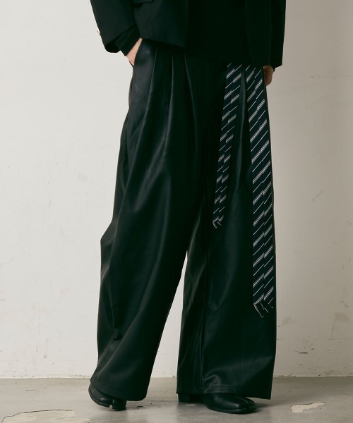 Shoowtime（ショウタイム）の「Faux Leather Flare Wide Pants / 合成皮革フレアワイドパンツ（その他パンツ・メンズ・ブラック・X-LARGE/LARGE/MEDIUM）」の5枚目の写真