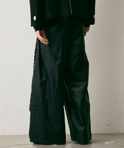 Shoowtime（ショウタイム）の「Faux Leather Flare Wide Pants / 合成皮革フレアワイドパンツ（その他パンツ・メンズ・ブラック・X-LARGE/LARGE/MEDIUM）」の7枚目の写真