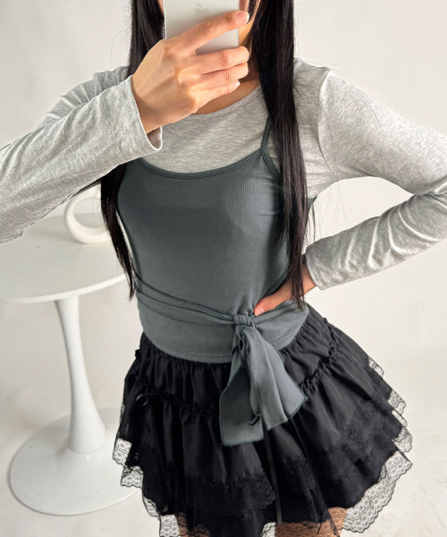VIVID LADY(ビビッドレディー)の「キャミドッキング レイヤード風 ショートロンT(Tシャツ/カットソー・レディース・ブラック/チャコールグレー・FREE)」の6枚目の写真