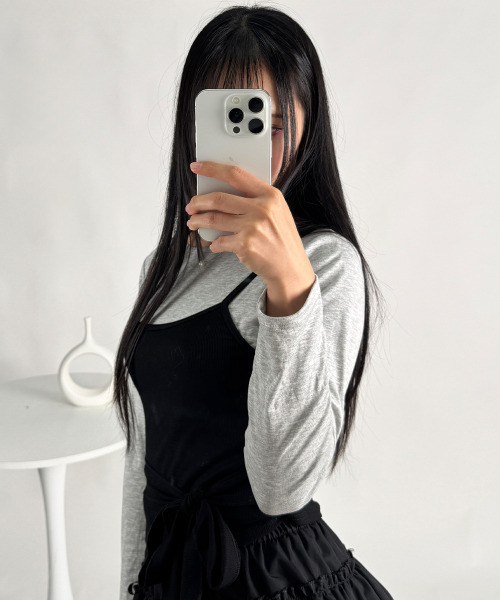 VIVID LADY(ビビッドレディー)の「キャミドッキング レイヤード風 ショートロンT(Tシャツ/カットソー・レディース・ブラック/チャコールグレー・FREE)」の11枚目の写真