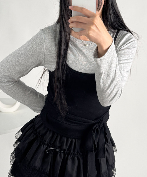 VIVID LADY(ビビッドレディー)の「キャミドッキング レイヤード風 ショートロンT(Tシャツ/カットソー・レディース・ブラック/チャコールグレー・FREE)」の12枚目の写真