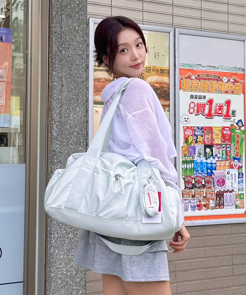セール】[INT][POUCH SET] glossy shoulder duffel bag_Cloud mint