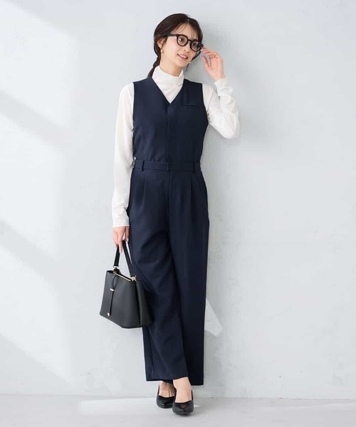 a.v.v(アーヴェヴェ)の「【洗える】Vネックコンビネゾン(ワンピース・レディース・ネイビー・40/38)」の3枚目の写真