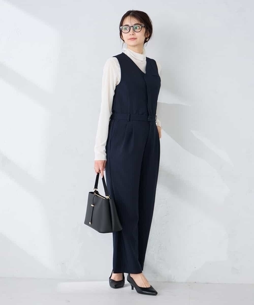 a.v.v(アーヴェヴェ)の「【洗える】Vネックコンビネゾン(ワンピース・レディース・ネイビー・40/38)」の4枚目の写真