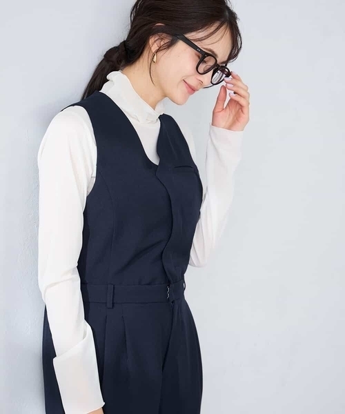 a.v.v(アーヴェヴェ)の「【洗える】Vネックコンビネゾン(ワンピース・レディース・ネイビー・40/38)」の6枚目の写真