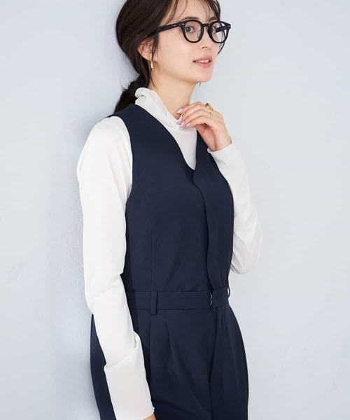 a.v.v(アーヴェヴェ)の「【洗える】Vネックコンビネゾン(ワンピース・レディース・ネイビー・40/38)」の7枚目の写真