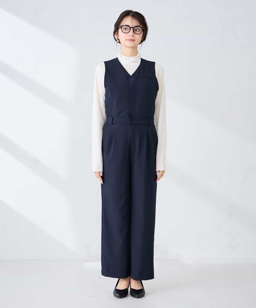 a.v.v(アーヴェヴェ)の「【洗える】Vネックコンビネゾン(ワンピース・レディース・ネイビー・40/38)」の8枚目の写真