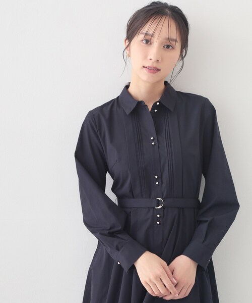 index（インデックス）の「ベルト付きタックシャツワンピース【洗濯機OK・イージーアイロン】（ワンピース・レディース・サックスブルー系2/ネイビー/ベージュ・40/38/36）」の2枚目の写真