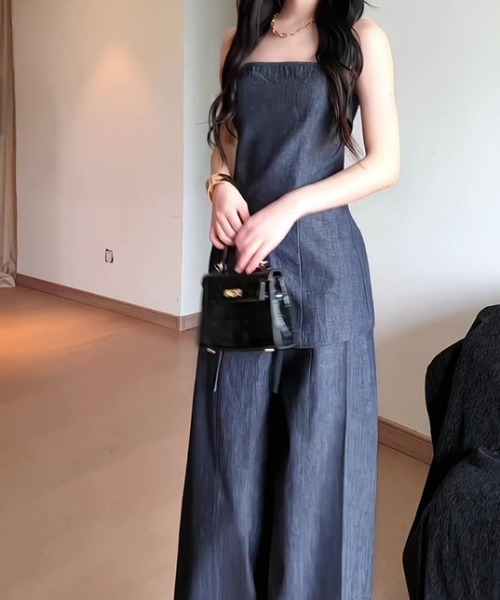 Aelina(エリナ)の「デニム ベアトップ セットアップ / サイドスリット & ワイドパンツ(セットアップ・レディース・ブルー・M/L)」の8枚目の写真