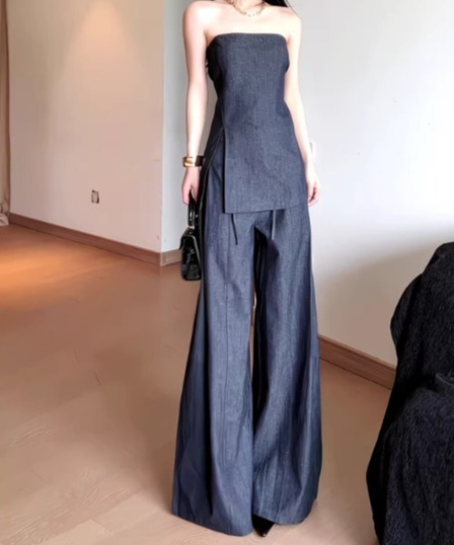 Aelina(エリナ)の「デニム ベアトップ セットアップ / サイドスリット & ワイドパンツ(セットアップ・レディース・ブルー・M/L)」の5枚目の写真