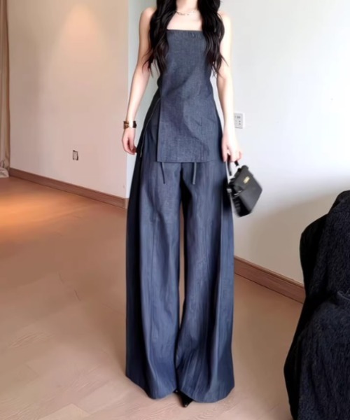 Aelina(エリナ)の「デニム ベアトップ セットアップ / サイドスリット & ワイドパンツ(セットアップ・レディース・ブルー・M/L)」の2枚目の写真