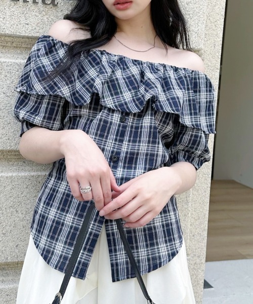 Ada.(エイダ)の「チェック柄 ウェストリボンデザイン フリルオフショルダー 半袖ブラウス(シャツ/ブラウス・レディース・ブラウン/レッド/ネイビー・FREE)」の14枚目の写真