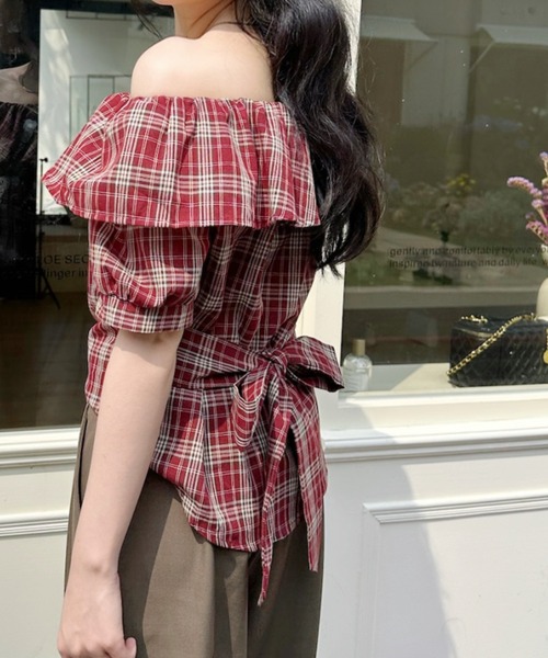 Ada.(エイダ)の「チェック柄 ウェストリボンデザイン フリルオフショルダー 半袖ブラウス(シャツ/ブラウス・レディース・ブラウン/レッド/ネイビー・FREE)」の21枚目の写真