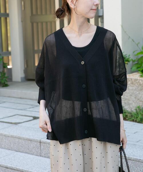 ITEMS URBANRESEARCH(アイテムズ アーバンリサーチ)の「シアーVネックニットカーデ(カーディガン/ボレロ・レディース・グレー系その他/ブラック/ブルー/ライトブラウン・FREE)」の1枚目の写真