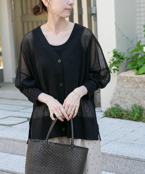 ITEMS URBANRESEARCH(アイテムズ アーバンリサーチ)の「シアーVネックニットカーデ(カーディガン/ボレロ・レディース・グレー系その他/ブラック/ブルー/ライトブラウン・FREE)」の7枚目の写真