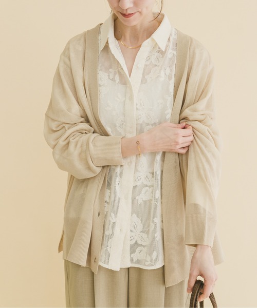 ITEMS URBANRESEARCH（アイテムズ アーバンリサーチ）の「シアーVネックニットカーデ（カーディガン/ボレロ・レディース・グレー系その他/ブラック/ブルー/ライトブラウン・FREE）」の2枚目の写真