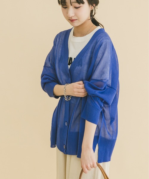 ITEMS URBANRESEARCH（アイテムズ アーバンリサーチ）の「シアーVネックニットカーデ（カーディガン/ボレロ・レディース・グレー系その他/ブラック/ブルー/ライトブラウン・FREE）」の4枚目の写真