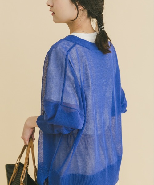 ITEMS URBANRESEARCH（アイテムズ アーバンリサーチ）の「シアーVネックニットカーデ（カーディガン/ボレロ・レディース・グレー系その他/ブラック/ブルー/ライトブラウン・FREE）」の10枚目の写真