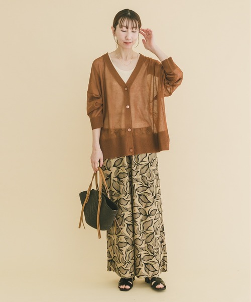 ITEMS URBANRESEARCH（アイテムズ アーバンリサーチ）の「シアーVネックニットカーデ（カーディガン/ボレロ・レディース・グレー系その他/ブラック/ブルー/ライトブラウン・FREE）」の16枚目の写真