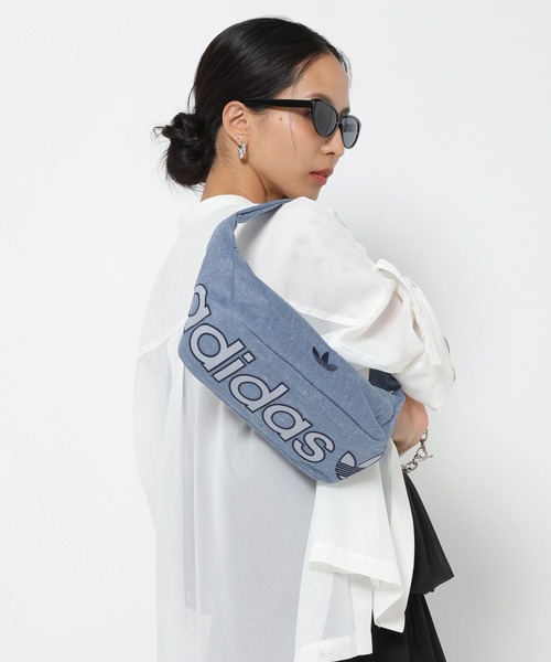 adidas(アディダス)の「【HEREIAM】adidas(アディダス)/SMALL BAG(ハンドバッグ・レディース・ライトブルー/ブラック/ブラック系・FREE)」の2枚目の写真