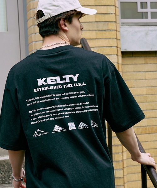 KELTY(ケルティ)の「【KELTY/ケルティ】別注 ヒストリーロゴTシャツ(Tシャツ/カットソー・メンズ・スミクロ/ブラック/ネイビー/ホワイト/カーキ/ベージュ・L/S/XL/M)」の1枚目の写真
