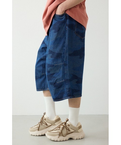 RODEO CROWNS WIDE BOWL（ロデオクラウンズワイドボウル）の「カモフラデニムバミューダパンツ（デニムパンツ・メンズ・ブルー/ブラック・MEDIUM/LARGE）」の20枚目の写真