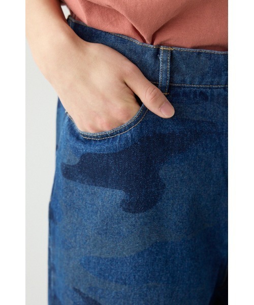 RODEO CROWNS WIDE BOWL（ロデオクラウンズワイドボウル）の「カモフラデニムバミューダパンツ（デニムパンツ・メンズ・ブルー/ブラック・MEDIUM/LARGE）」の9枚目の写真