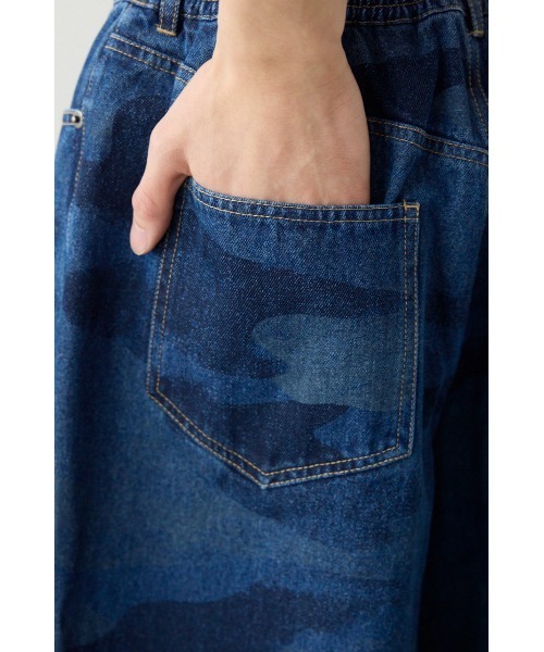 RODEO CROWNS WIDE BOWL（ロデオクラウンズワイドボウル）の「カモフラデニムバミューダパンツ（デニムパンツ・メンズ・ブルー/ブラック・MEDIUM/LARGE）」の10枚目の写真