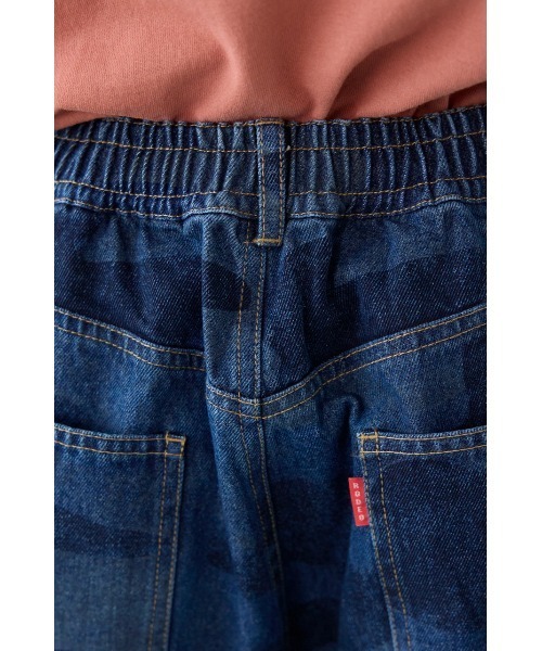 RODEO CROWNS WIDE BOWL（ロデオクラウンズワイドボウル）の「カモフラデニムバミューダパンツ（デニムパンツ・メンズ・ブルー/ブラック・MEDIUM/LARGE）」の11枚目の写真