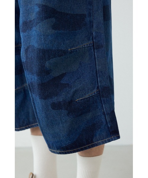 RODEO CROWNS WIDE BOWL（ロデオクラウンズワイドボウル）の「カモフラデニムバミューダパンツ（デニムパンツ・メンズ・ブルー/ブラック・MEDIUM/LARGE）」の13枚目の写真